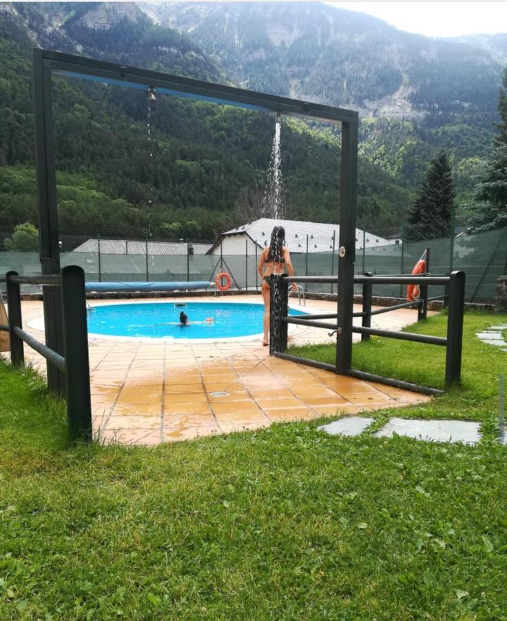 Apartamento Aranones Canfranc Esterno foto
